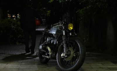 A sample image illustrating low noise in a dimly lit setting