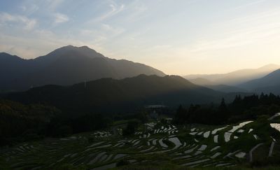 A sample photo with varying levels of brightness, showing the camera's wide dynamic range