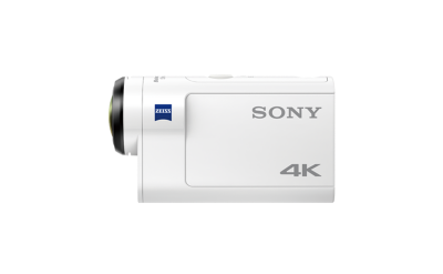 מבט בזווית על מצלמת Action Cam לבנה מדגם FDR-X3000R 4K של Sony