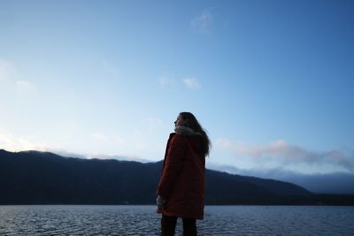 Back shot of a woman in front of a lake in ST (Standard) mode.