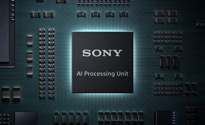 Imagen en la que se muestra el fotograma de EA siguiendo a una mujer solo en una pequeña parte del encuadre