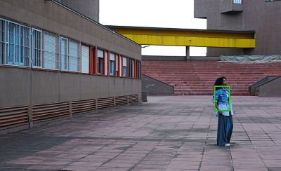 Imagen de ejemplo de un retrato de cuerpo completo de una mujer