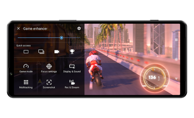 橫向的 Xperia 1 IV 顯示著遊戲增強器介面