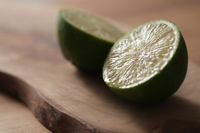 Image of a lime that has been cut, showing its cross-section in NT (Neutral) mode.