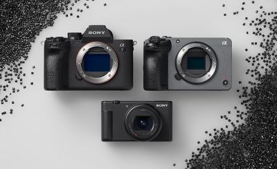 Imagen de producto de cámaras rodeadas del material reciclable propiedad de Sony, SORPLAS