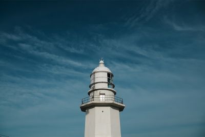 Image of a lighthouse against a blue sky in FL (Film) mode.