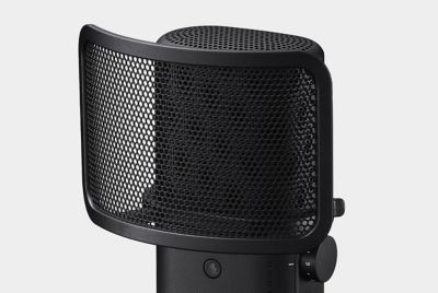 Photo du produit montrant le microphone avec le filtre anti-pop fixé