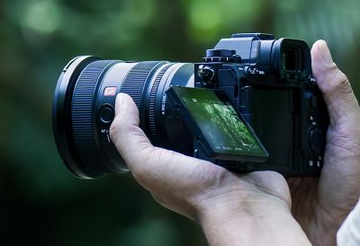 Imagen de uso de un hombre grabando una película