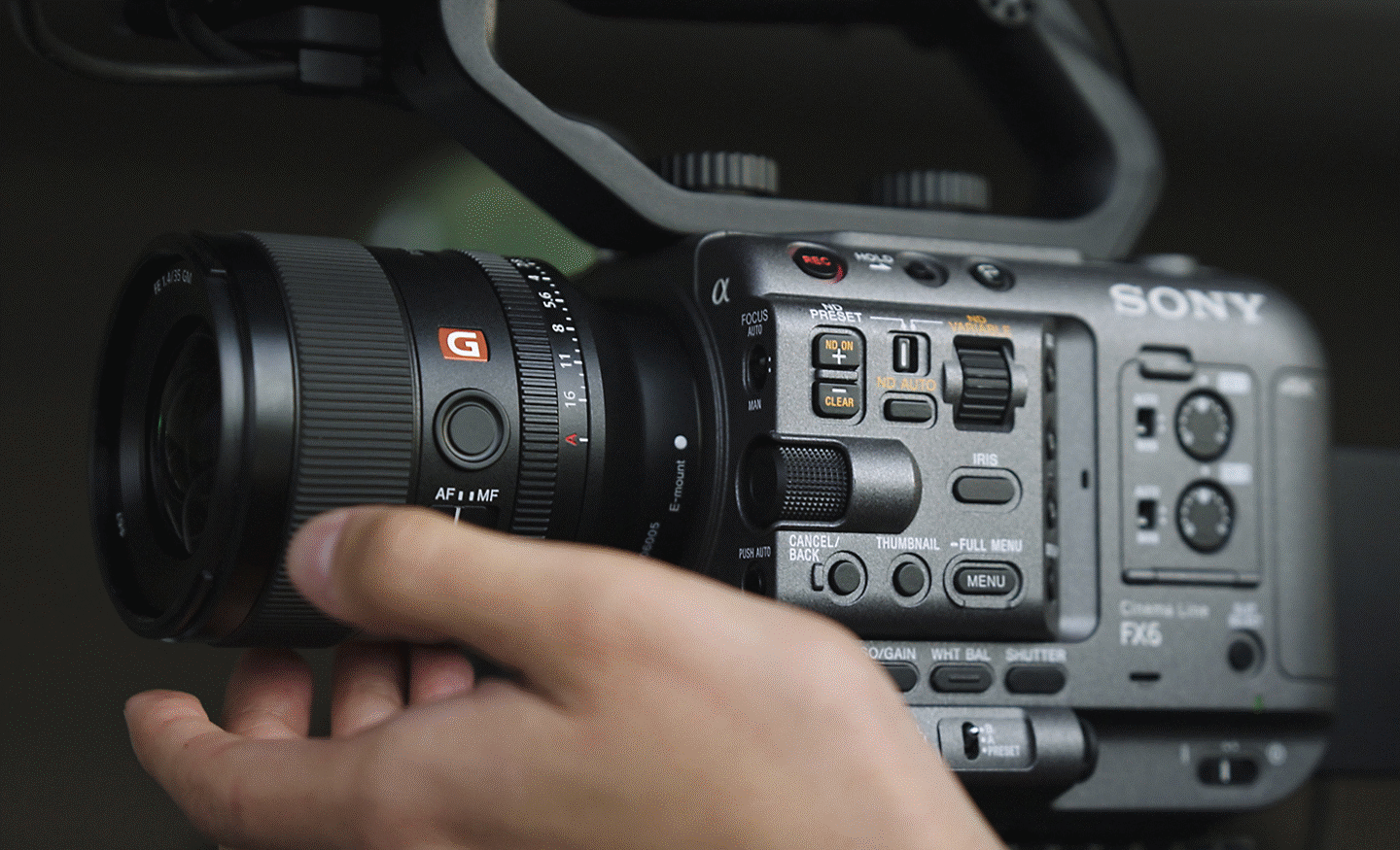 Gros plan de la caméra FX6 utilisée pour filmer