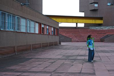Imagen de ejemplo de un retrato de cuerpo completo de una mujer