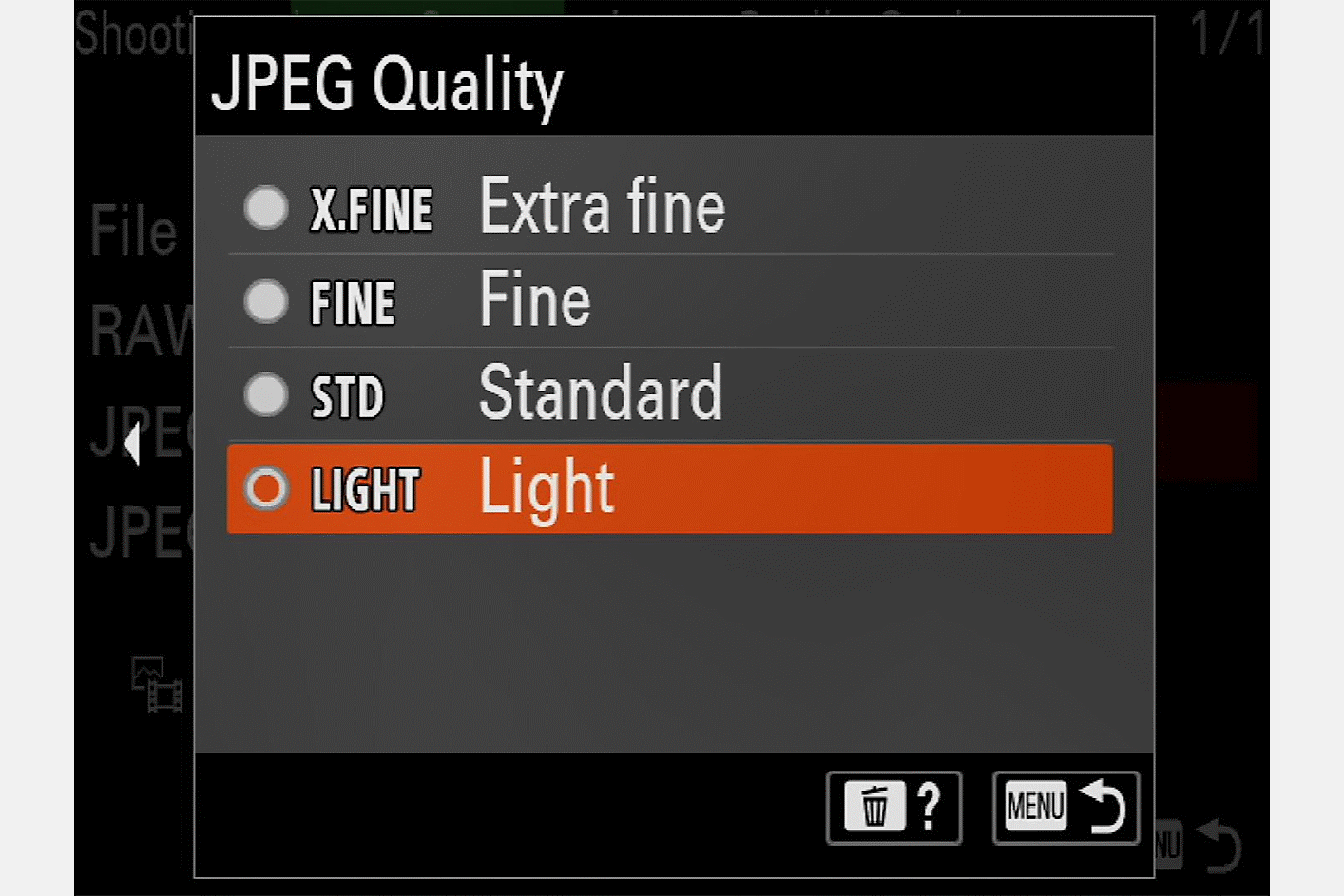 Menú "JPEG Quality" (calidad JPEG) de la cámara con el cursor en "Light" (ligero)