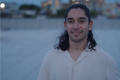 Imagen de un hombre sonriente