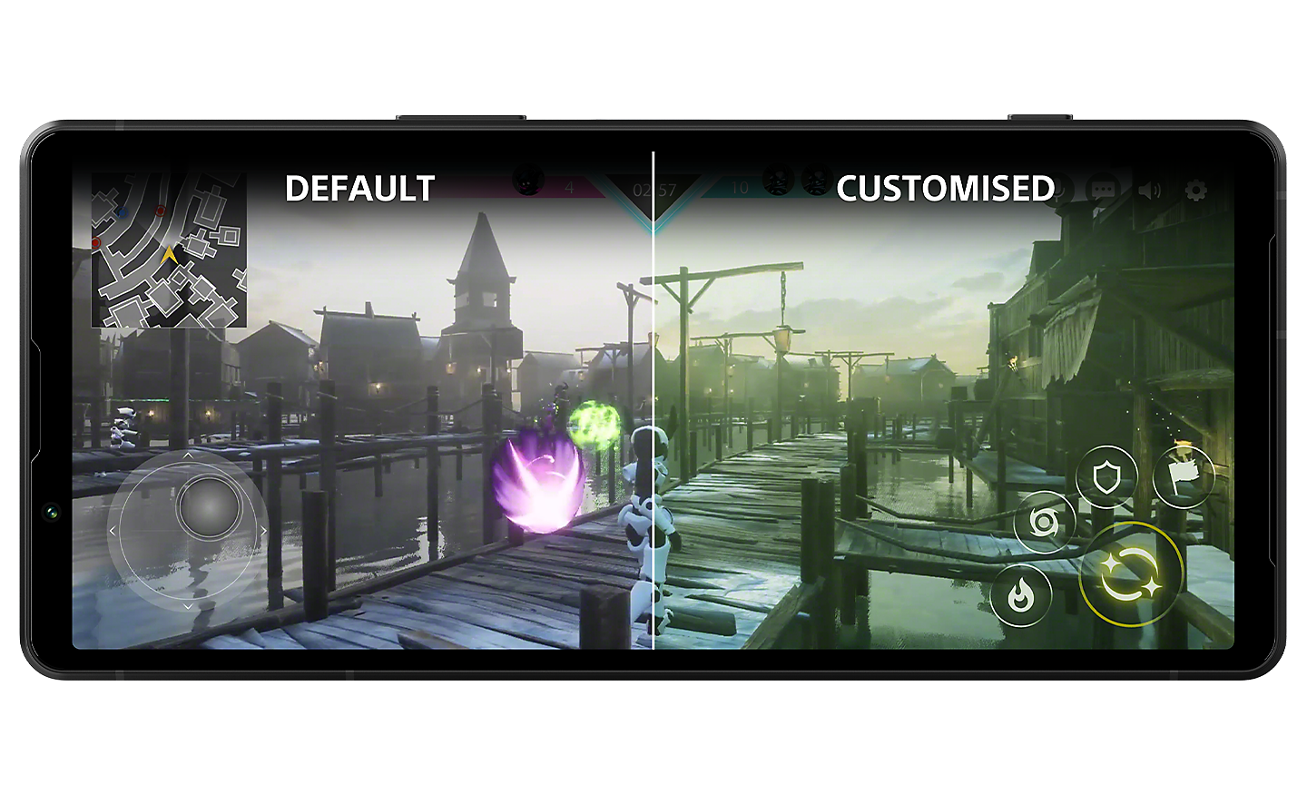 Un Xperia 5 V dont l'écran affiche une image fractionnée du jeu et dont les couleurs diffèrent avec le texte « DEFAULT » (par défaut) à gauche et « CUSTOMISED » (personnalisé) à droite