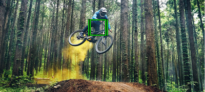 Real-time Tracking keeps fast-moving subjects in focus