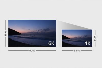 Imagen de ejemplo de una playa al amanecer, cuando el cielo empieza a teñirse de rosa anaranjado