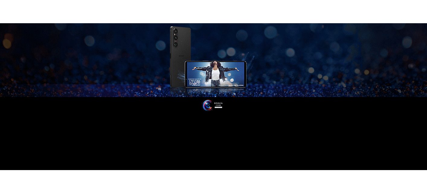 Image d'un smartphone Xperia montrant le biopic sur Whitney Houston « I Wanna Dance With Somebody » à l'écran