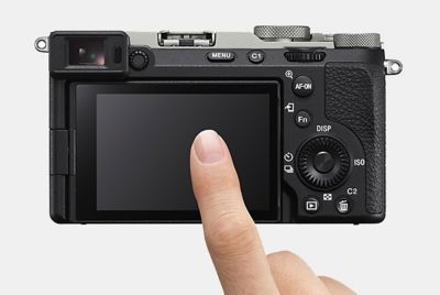 Imagen de un dedo tocando el panel LCD de la cámara