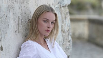 Imagen de ejemplo del retrato de una mujer con aspecto S-Cinetone