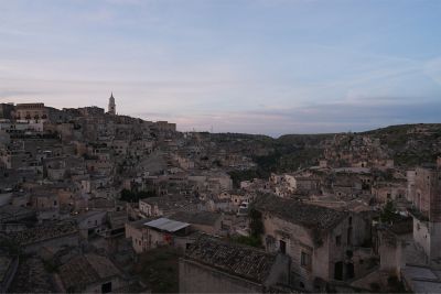 Imagen de ejemplo de un paisaje urbano temprano en la mañana