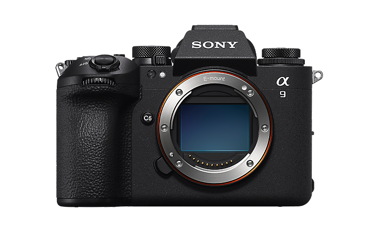 Pogled sprijeda na fotoaparat Sony α9 III