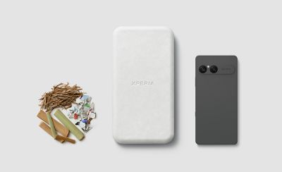 An Xperia 10 VII beside a set of resusable materials.
