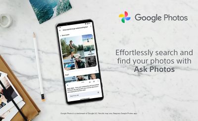 Telefon komórkowy na drewnianym stole z wyświetlonym ekranem Ask Photos.