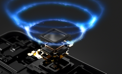 Изображение усилителя динамика внутри Xperia 1 V, излучающего синие звуковые волны