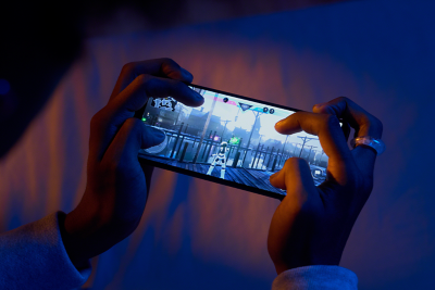 Close-up on hands playing a game on the Xperia 1 V