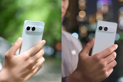 Comparación en paralelo de un smartphone Sony Xperia 10 VIII en exteriores de día y de noche