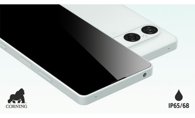 Vistas frontal y trasera superpuestas de un smartphone de Sony en blanco glacial con pantalla Corning Gorilla Glass y clasificación de resistencia al polvo y al agua IP65/IP68