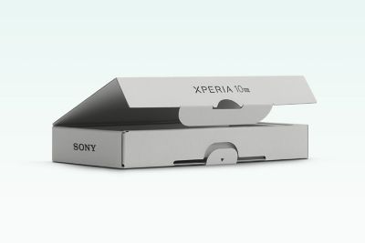 Smartphone de Sony y su embalaje respetuoso con el medio ambiente fabricado con materiales reciclados.