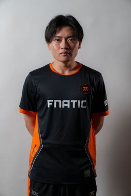 תמונת ראש של שחקן FNATIC ששמו סאטוקי