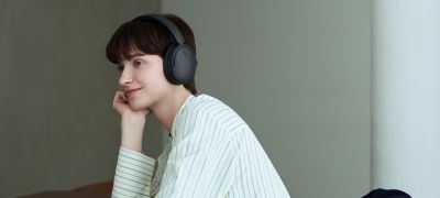 Sleek lightweight build with extended playback time