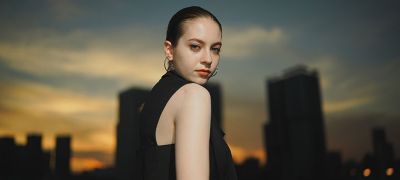 Flash control linked to camera face detection
