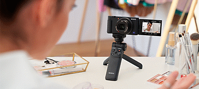 Vari-angle LCD screen, for selfie shooting with confidence