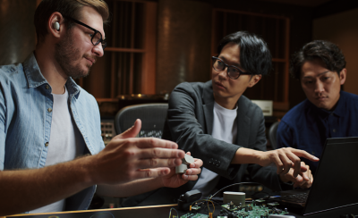 Feature 2 WF 1000XM6 Artist Intended D 03?$mediumstaticimagehotspot$&fmt=png alpha