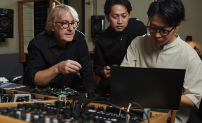 Feature 2 WF 1000XM6 Artist Intended D 04?$mediumstaticimagehotspot$&fmt=png alpha