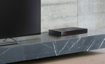  Vue avant latérale du lecteur Blu-ray Disc™ BDP-S1700