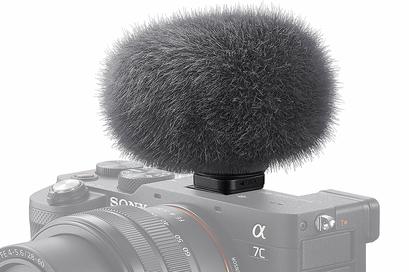 Fotografie mikrofonu ECM-G1 připojeného k fotoaparátu a opatřeného kožešinovou ochranou proti větru.