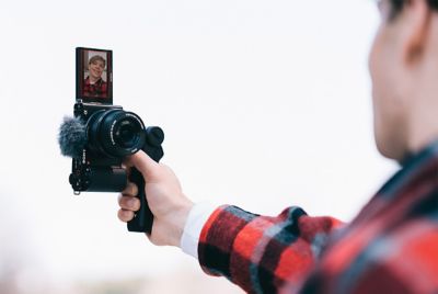 Hình ảnh tình huống của một người quay video theo hướng dọc