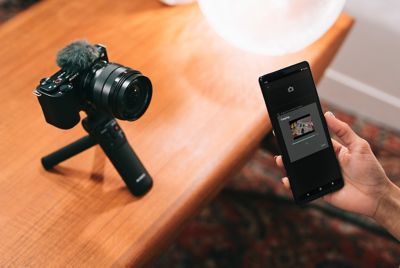 Hình ảnh tình huống của một người sử dụng Imaging Edge Mobile