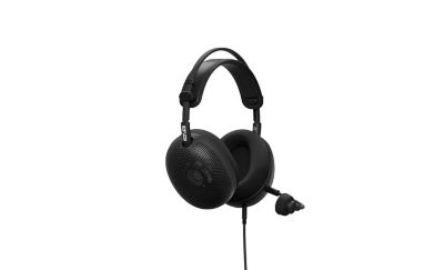 Vista de 360° de los audífonos tipo diadema negros sobre un fondo blanco