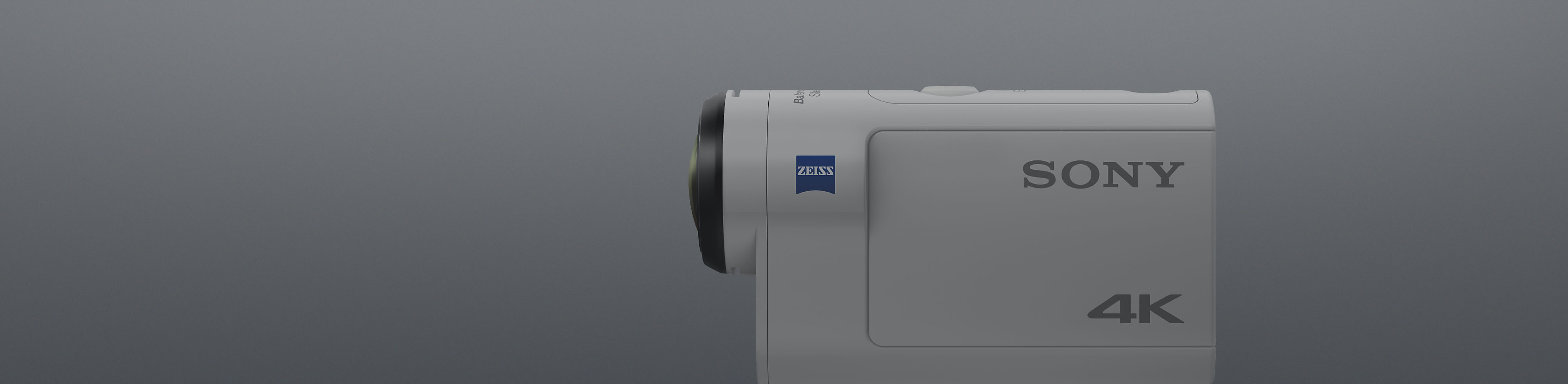 Pohľad zboku na bielu akčnú 4K kameru od spoločnosti Sony