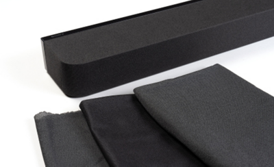 Soundbar dengan sampel material kain.