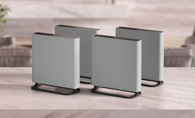 Звучници BRAVIA Theatre Quad наредени на маса.