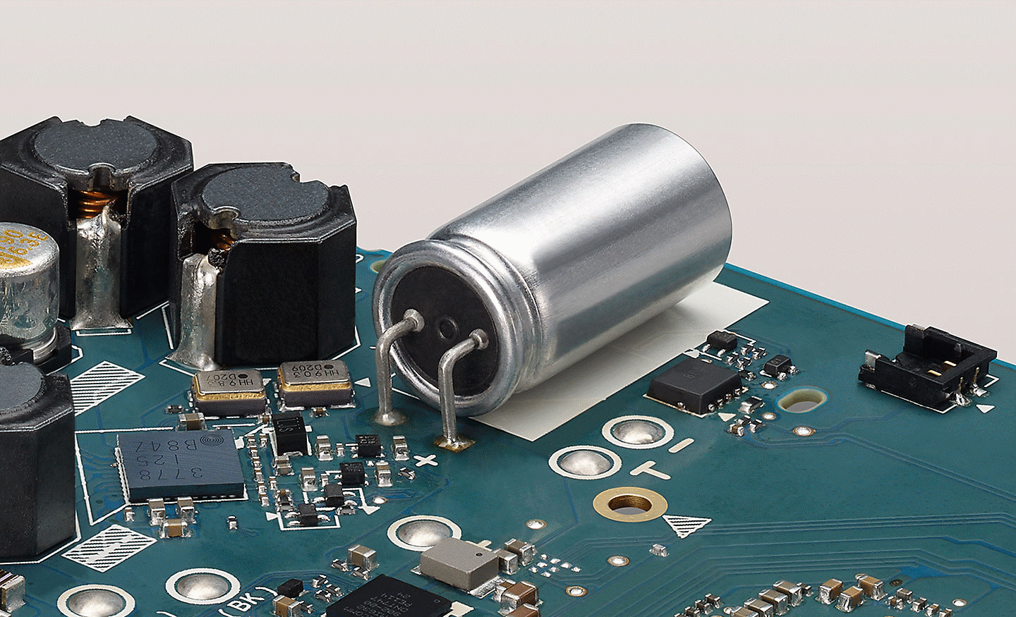 A close-up image of the NW-ZX707 large solid high-polymer capacitor.