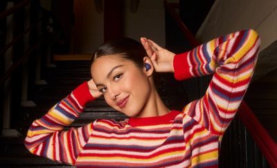 Olivia Rodrigo wearing violet LinkBuds Open headphones