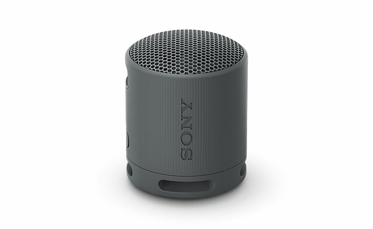 Gambar Speaker Nirkabel Portabel Sony SRS-XB100 hitam pada latar belakang putih