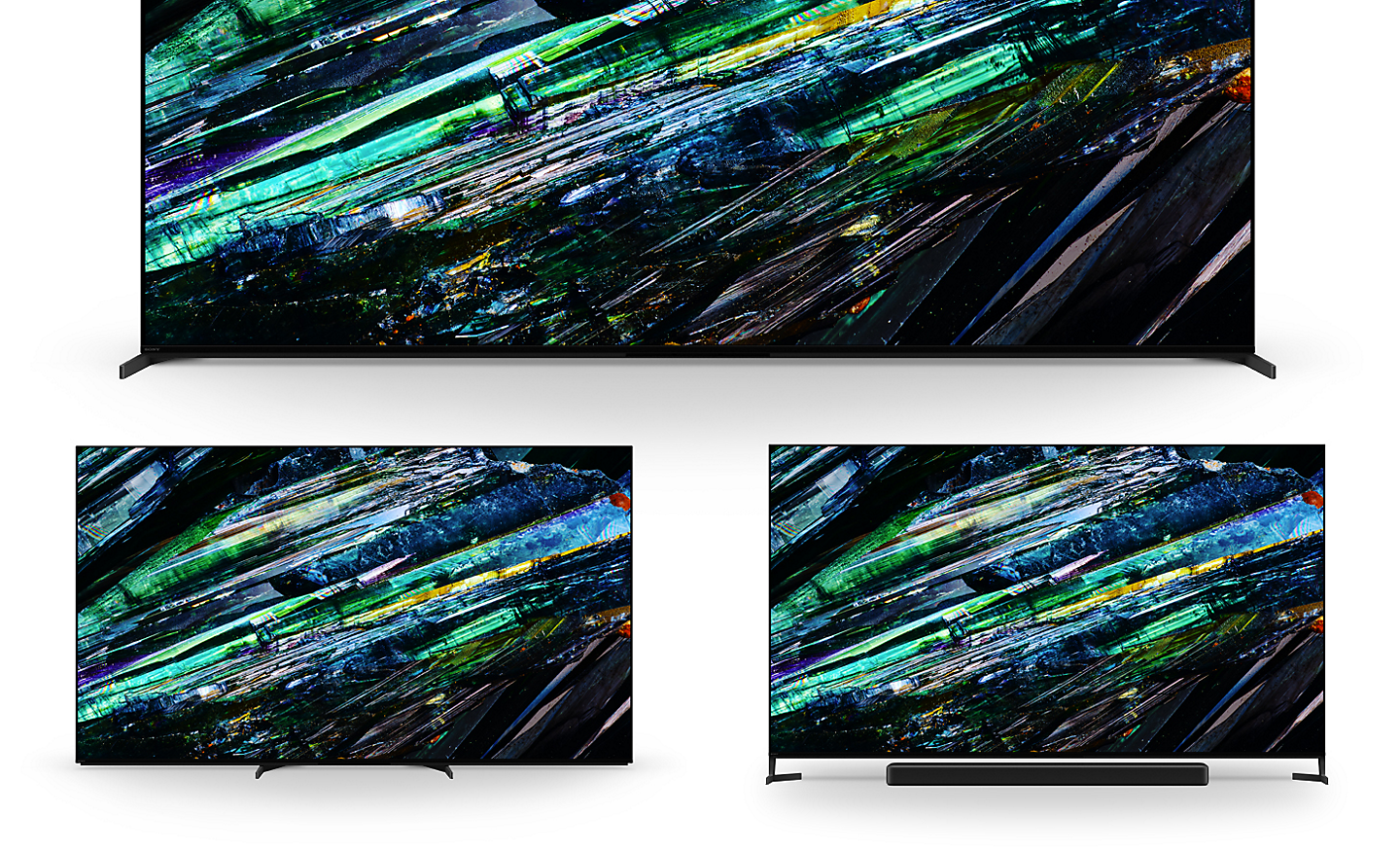 Abbildung von drei BRAVIA Fernsehern der A95L Serie, mit Standfuß in Standardeinstellung, schmaler und Soundbar-Einstellung