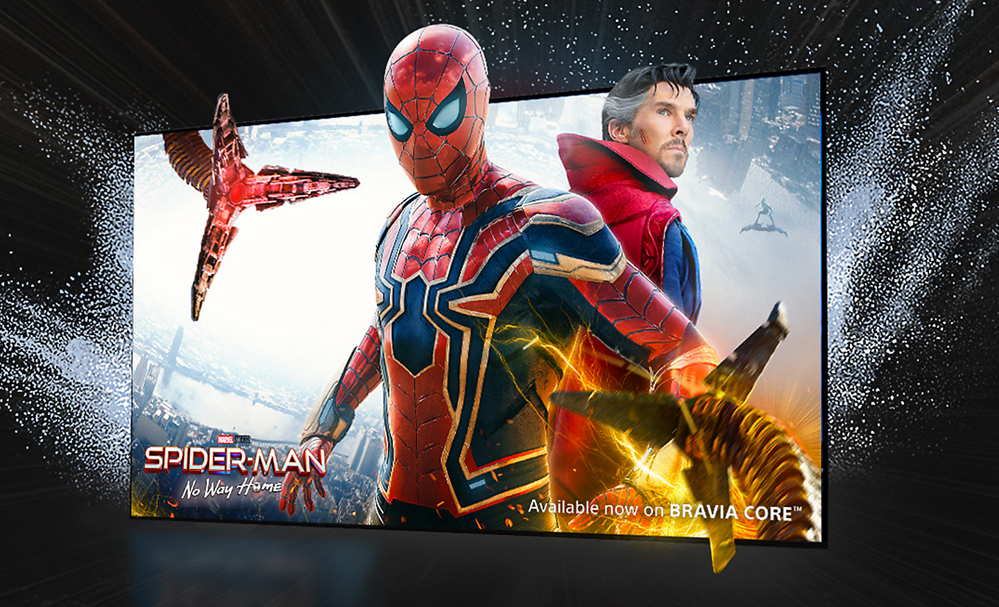 Телевизионен екран, на който върви филмът SPIDER-MAN No Way Home със Spider-man, излизащ извън екрана